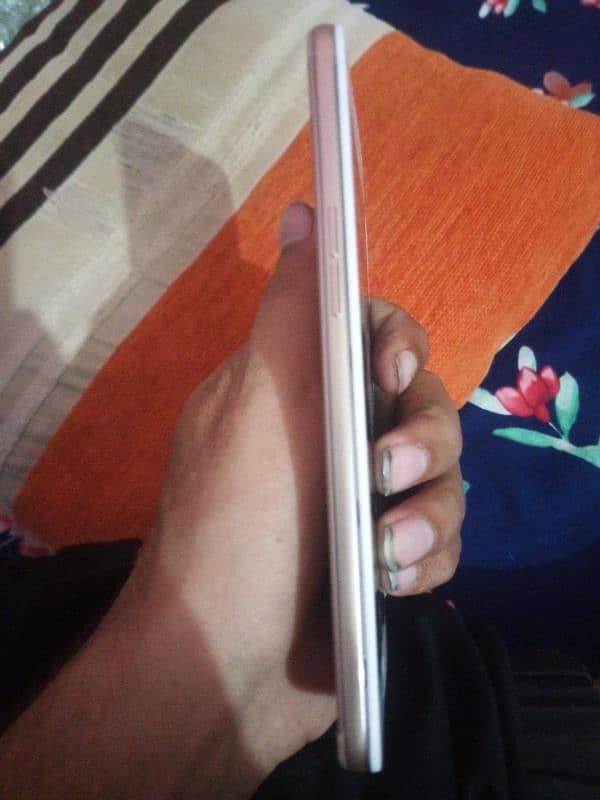 Oppo F1s 3