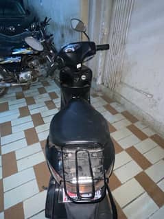 scooty petrol