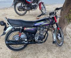 honda 125 model 2016 k akhri month men nikla hy stiker 2017 ka hy