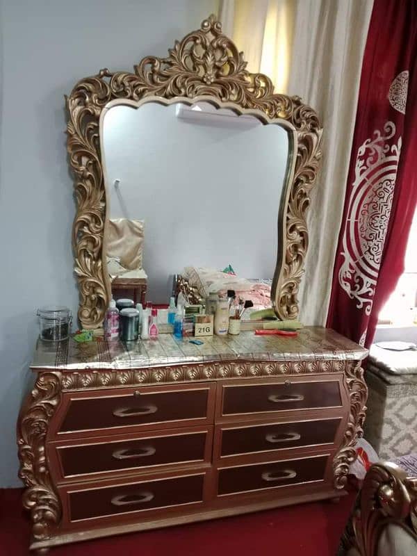 bedroom set bed and dressing table 3