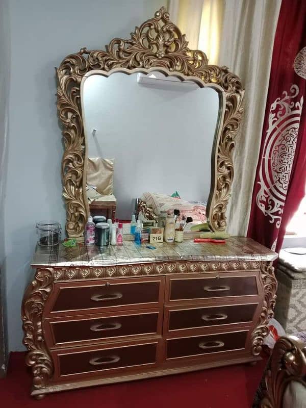 bedroom set bed and dressing table 4