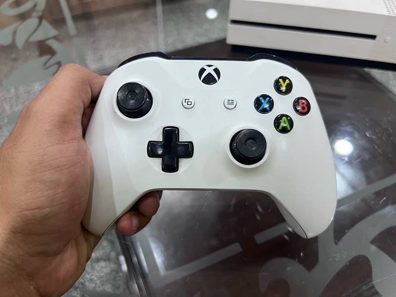 Xbox One S 2