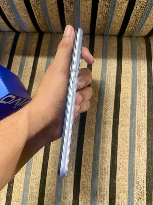 Vivo y20 with original box 5