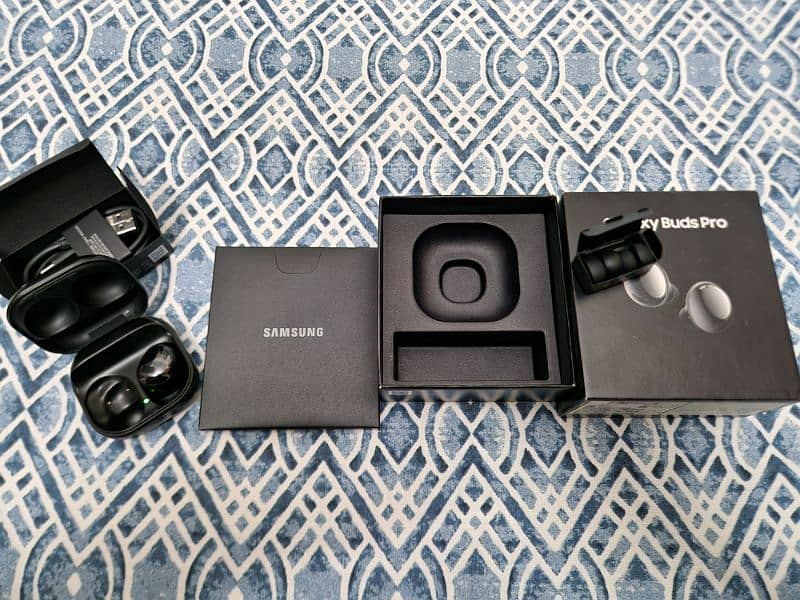 Samsung galaxy buds pro original 10/10 condition 11