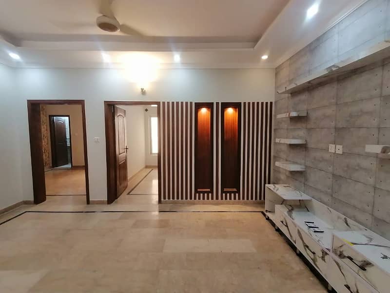 BEAUTIFUL 5 MARLA DOUBLE STORY DOUBLE UNIT HOUSE IS AVAILABLE FOR RENT 3