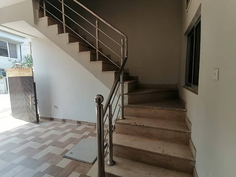 BEAUTIFUL 5 MARLA DOUBLE STORY DOUBLE UNIT HOUSE IS AVAILABLE FOR RENT 11