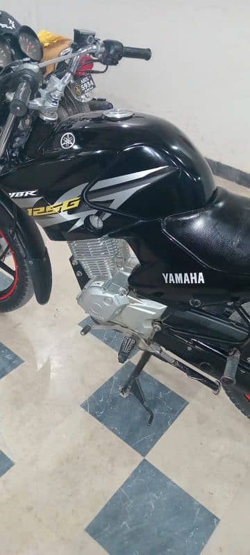 YAMAHA YBR 125G 4