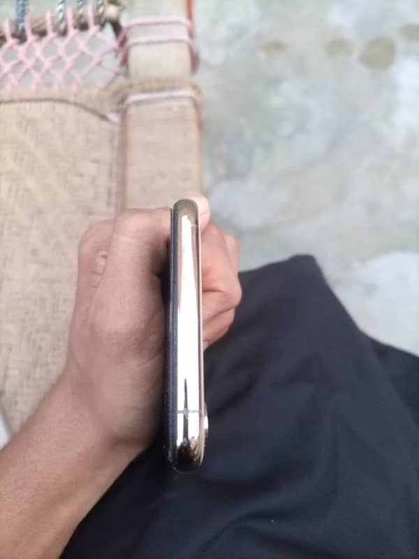 iphone xs max golden 64Gb pta approve not any fault 0