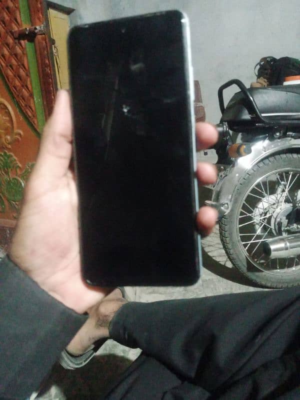 smart8 pro 8 128 with box glass crack ha work sara karta ha or all ok 2