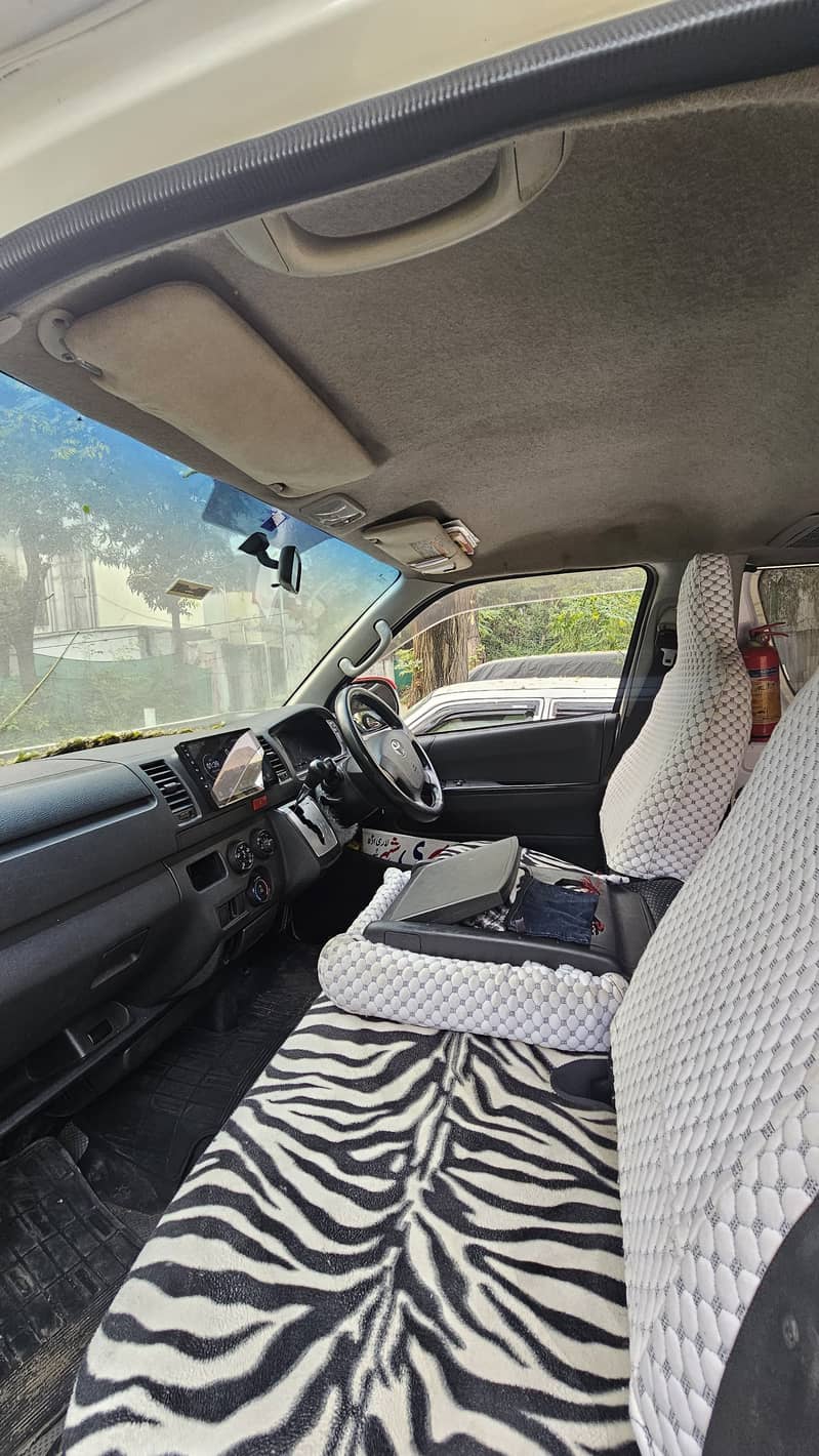 Toyota hiace model 2014 registered in 2018 quota 6