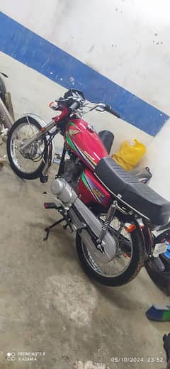 honda 125 mint condition atlas k saman pe tayyar hai bike