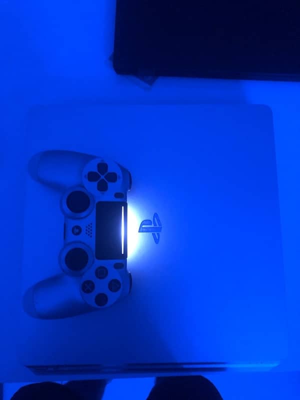 PS4 Limited Edition Silver 0