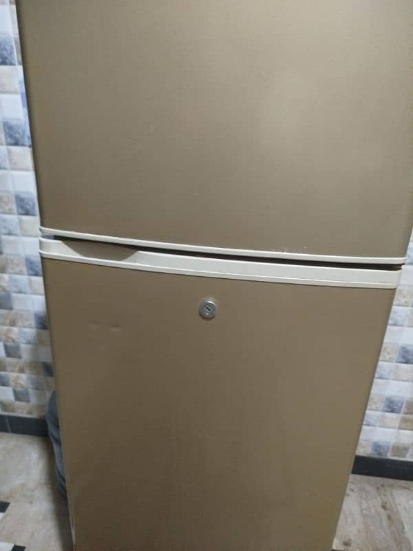 8 cbft Freezer available in good condition 1