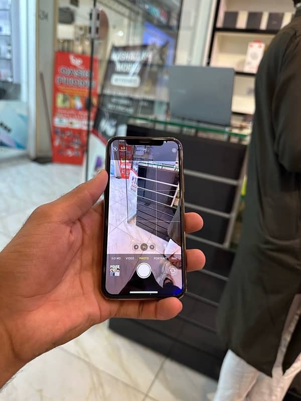 iPhone 11 Pro Factory Waterpack Urgent Sale 4