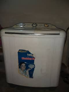 Waves Washing machine with spinner 0