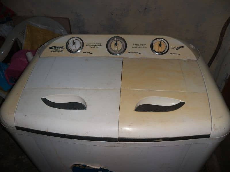 Waves Washing machine with spinner 1