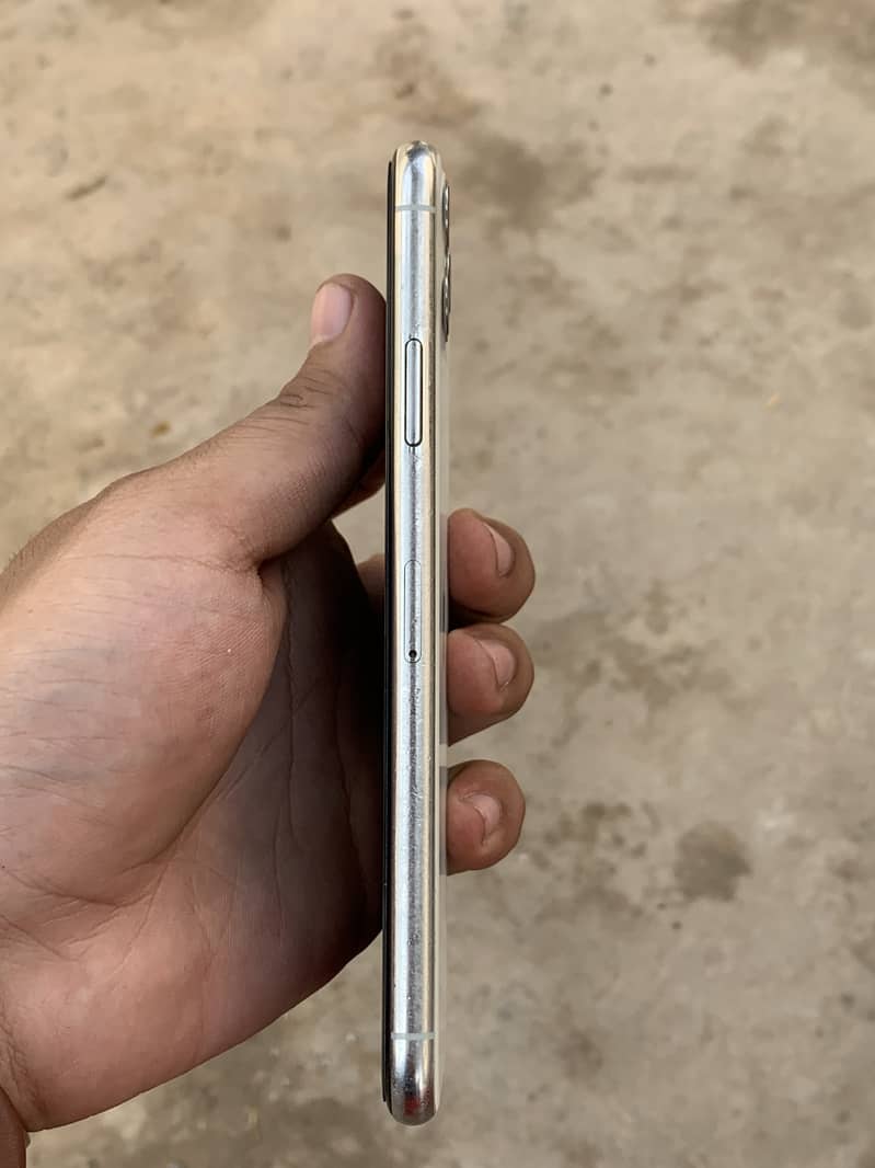 Iphone 11 pro max PTA approved 3