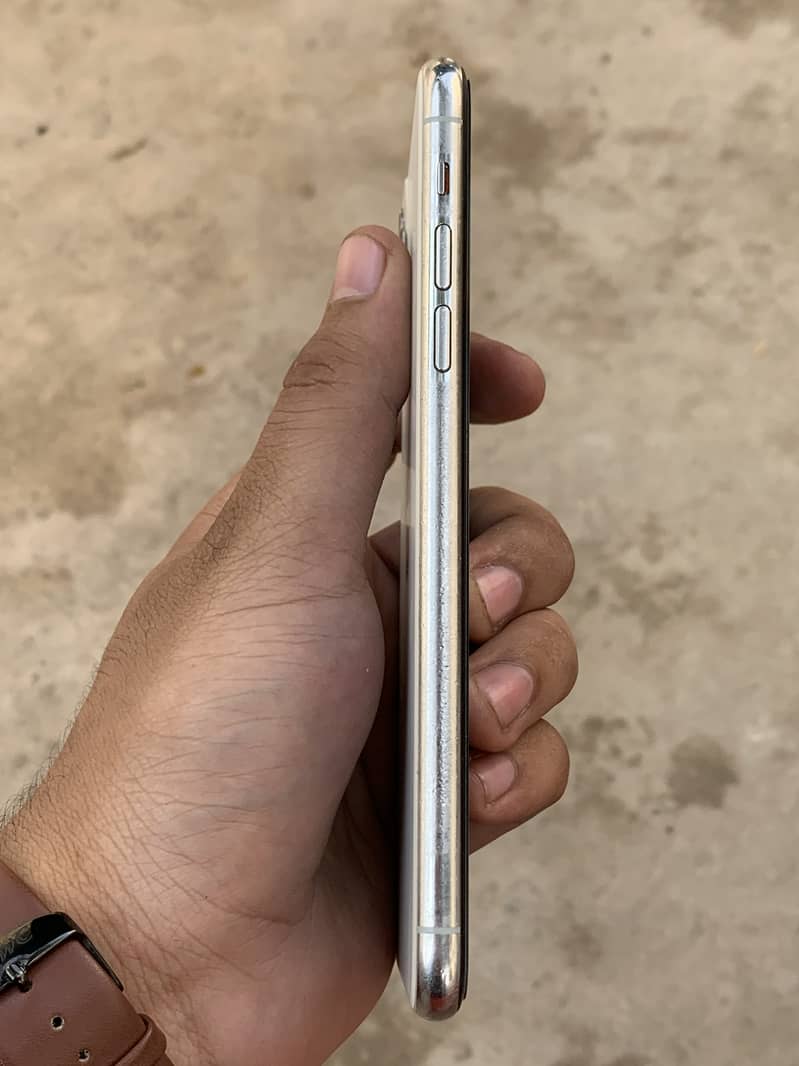 Iphone 11 pro max PTA approved 5