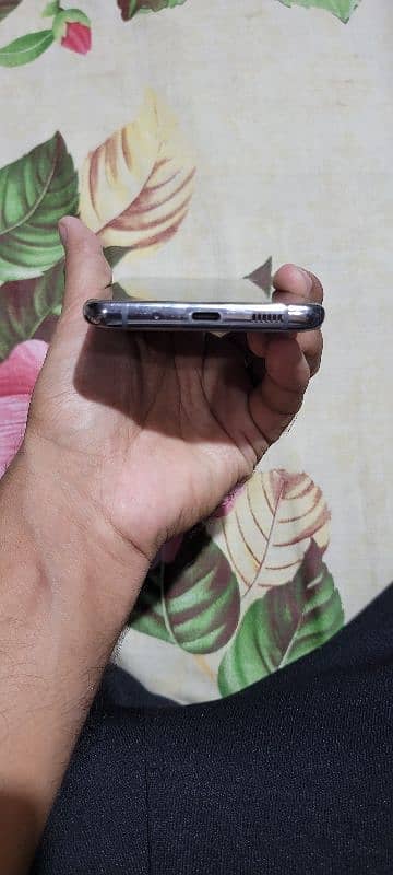 Samsung s20 ultra 12/128 condition 8.5 LCD mein pink line hai 1