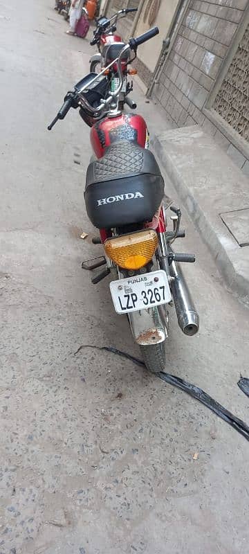 Honda CD70 6