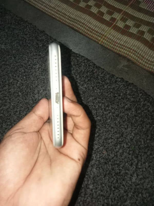 Bhai mery pas iphone 7 plus ke parts ha agr kisy ne  leny ha tu bta do 1