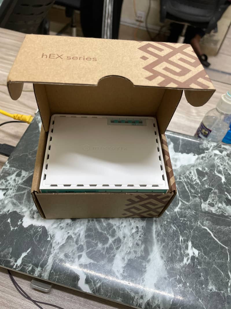 MikroTik RB750Gr3 hEX series 1