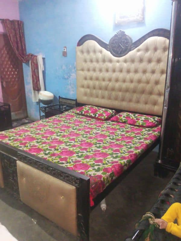 Bed and dressing Table for sell 0