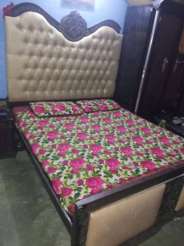 Bed and dressing Table for sell 1