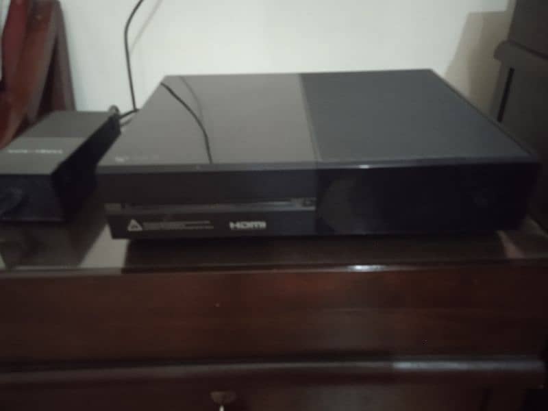 Xbox one with 5 games. brand new 5