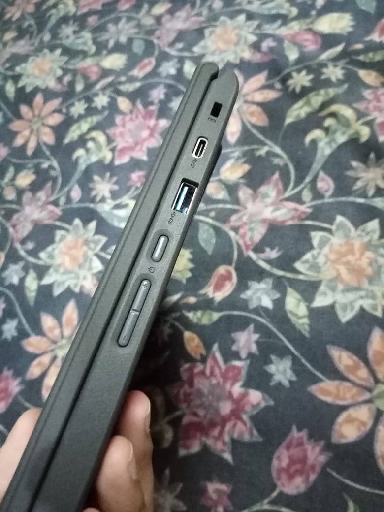 Lenovo Chromebook Touchscreen 360 10/10 4