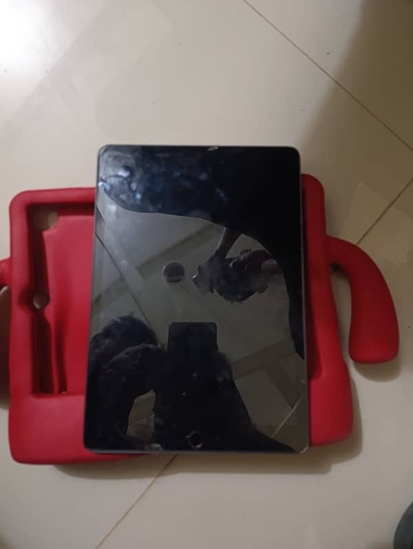 iPad 9 2nd generation  with box 0