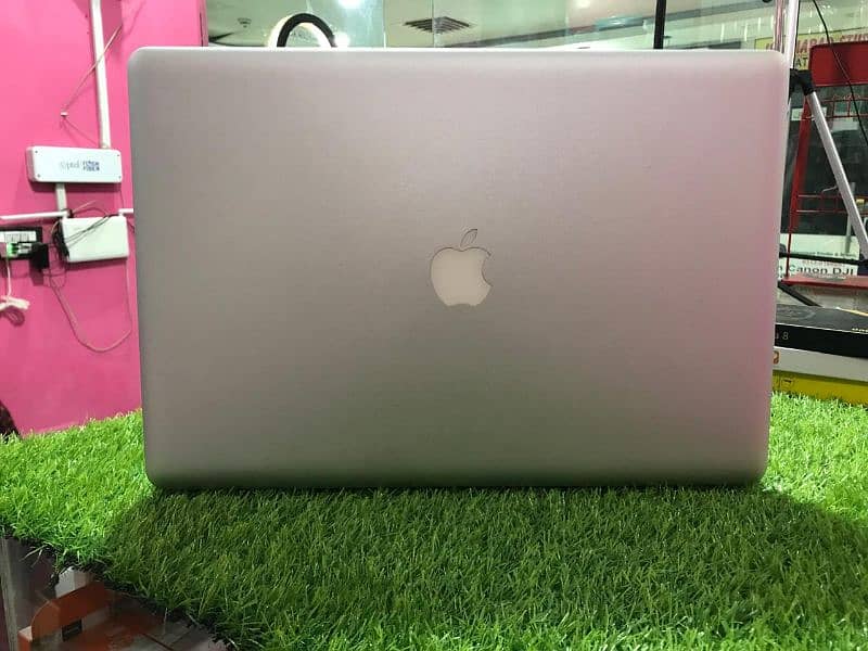 Apple MacBook Pro Mid 10 1