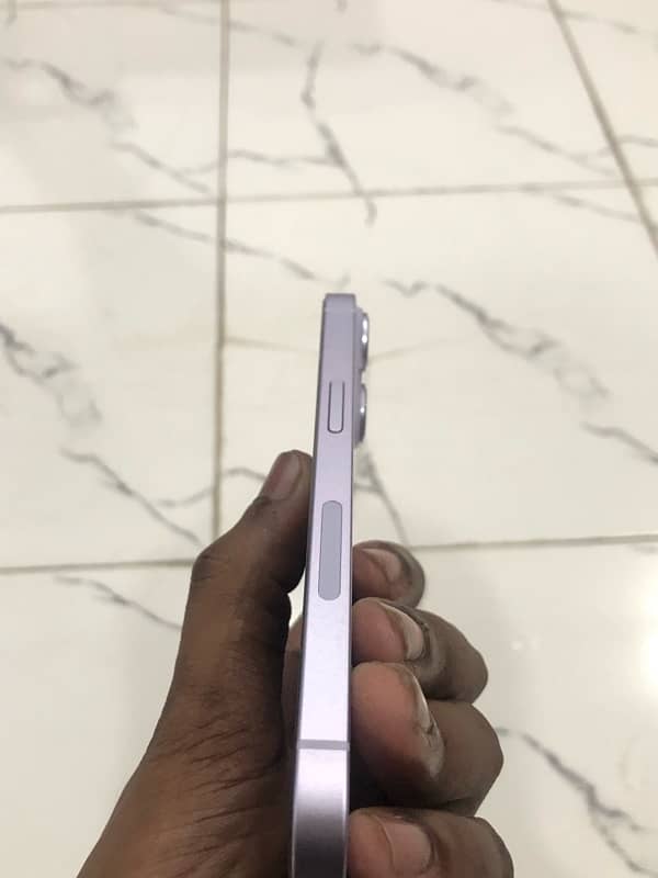 iphone 14 in exellent condition 3