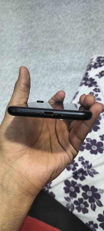 iPhone Xr Urgent Sell 2