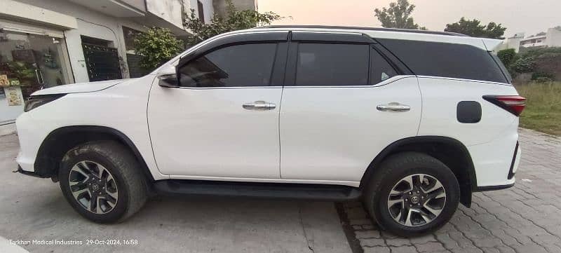 Toyota Fortuner Legender 2022 6