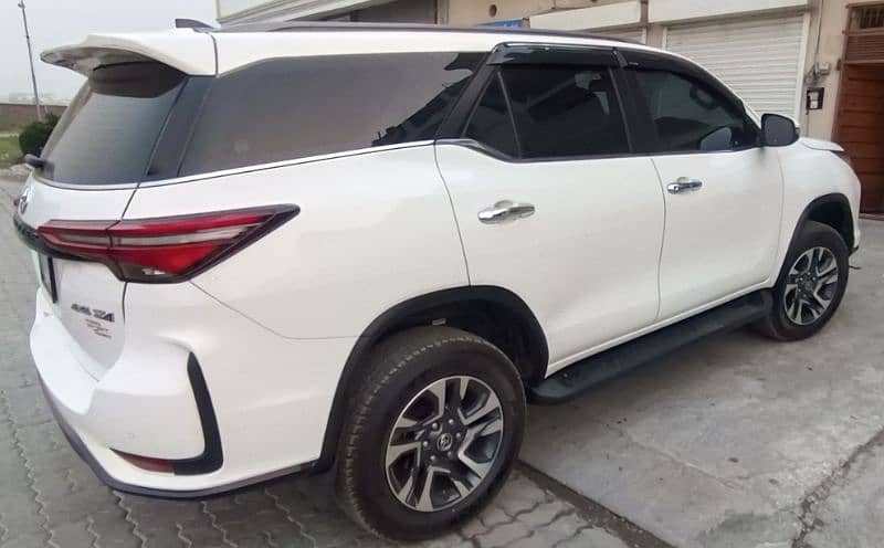 Toyota Fortuner Legender 2022 9