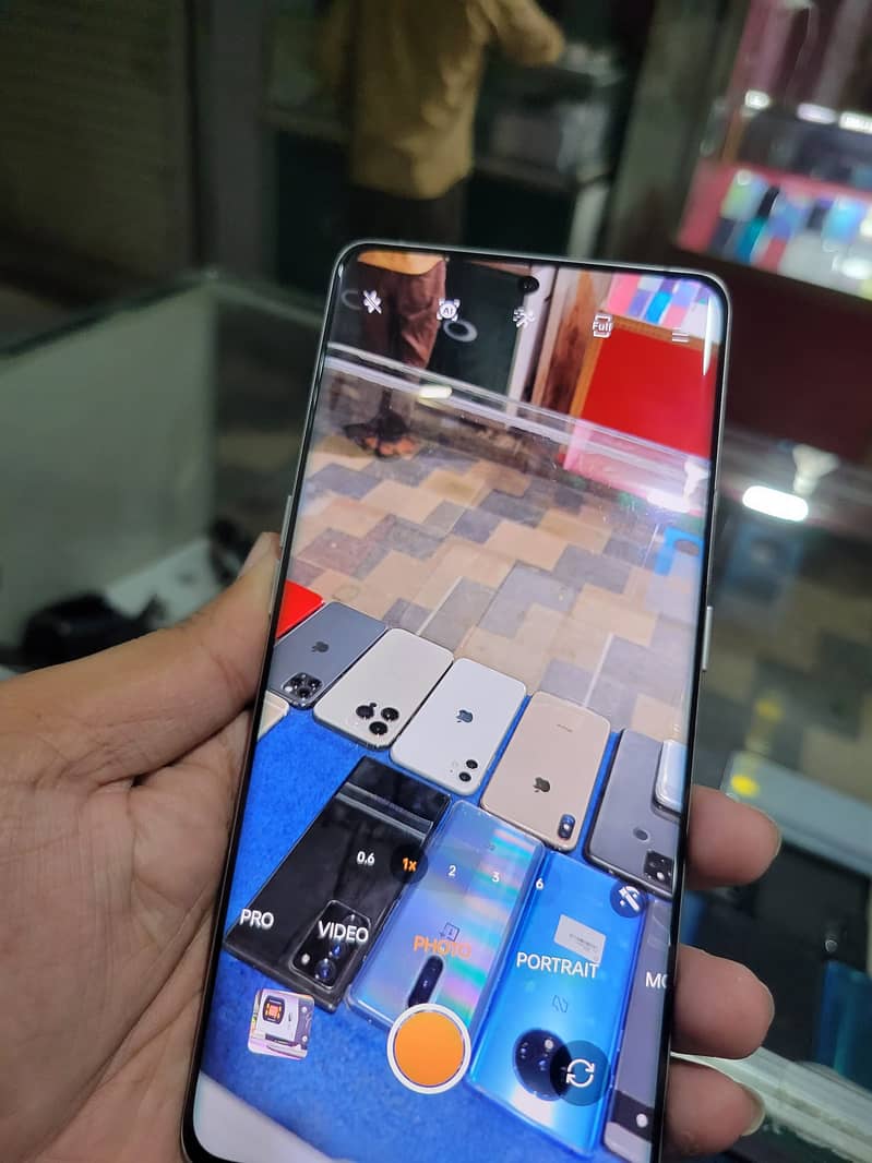 OPPO FIND X6 PRO 4