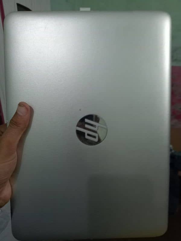 Hp laptop core i5 6th gen 8GB ram 256GB SSD minimum battery timing3hrs 3