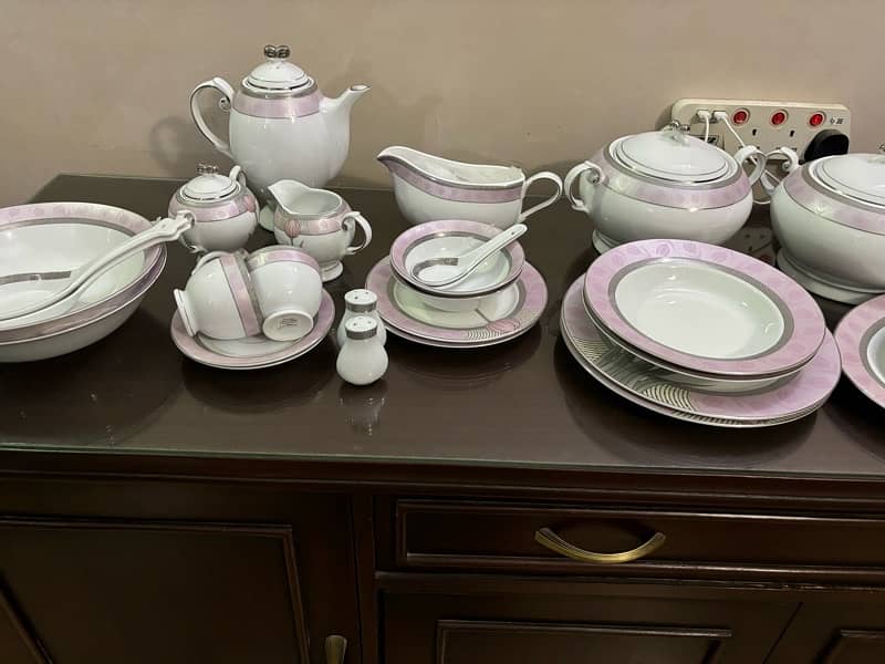 75 pieces Dinner set porcelain by Auratic 0