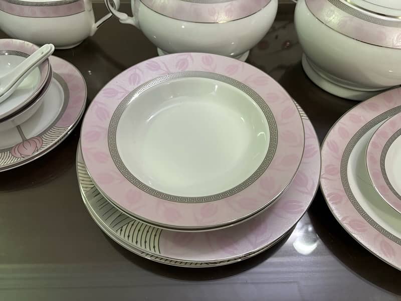 75 pieces Dinner set porcelain by Auratic 2