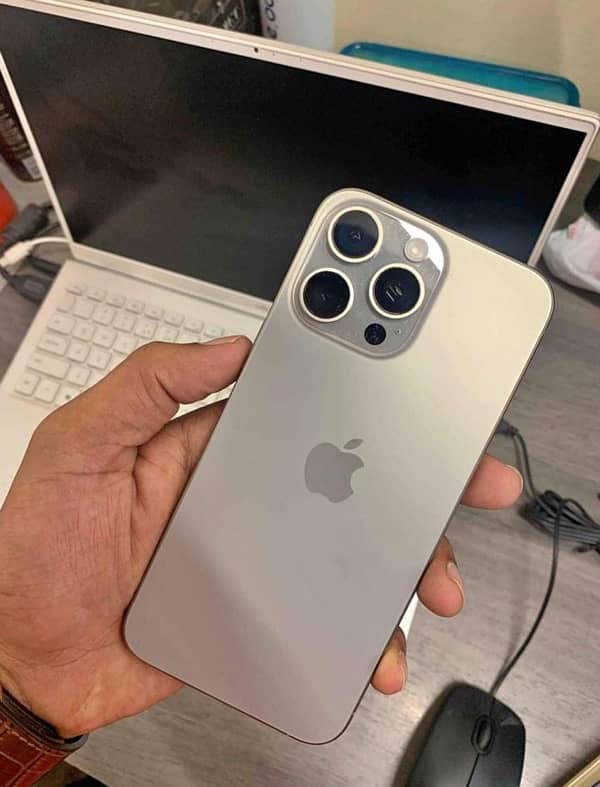 Apple iPhone 15 Pro Max, 256, UAE Variant 1