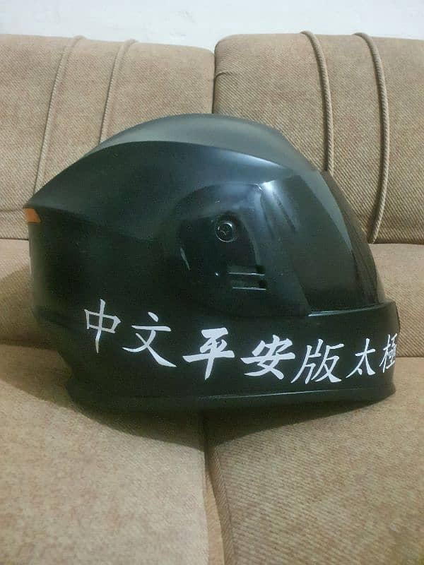 helmet with a sporti look 4