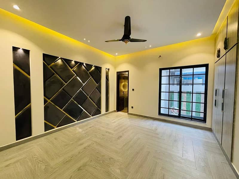 10 Marla Ultra Modern Luxury Brand New House In Park View City Lahore 17