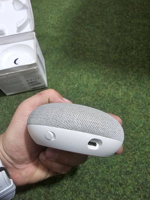 Google Home mini. 2