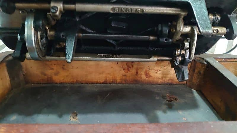 singer original sewing machine with moter brand new 7