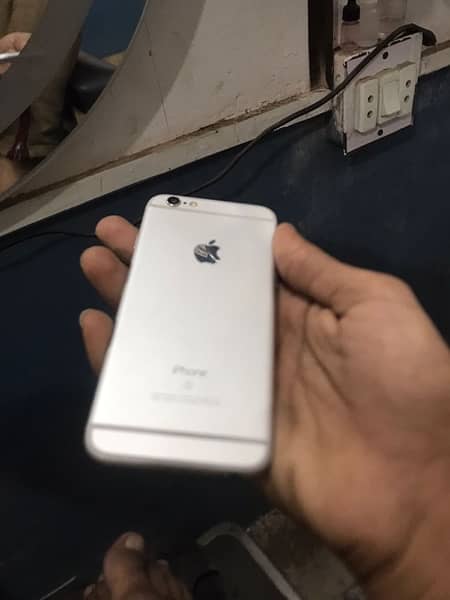 iPhone 6s 64gb pta all ok exchange bi ho jay ga 1