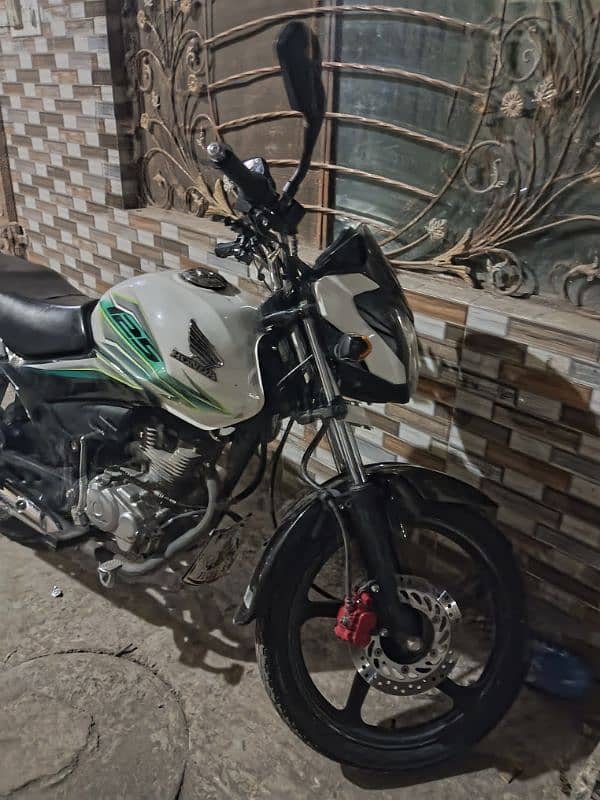 HONDA CB 125F (WHITE COLOR) 1