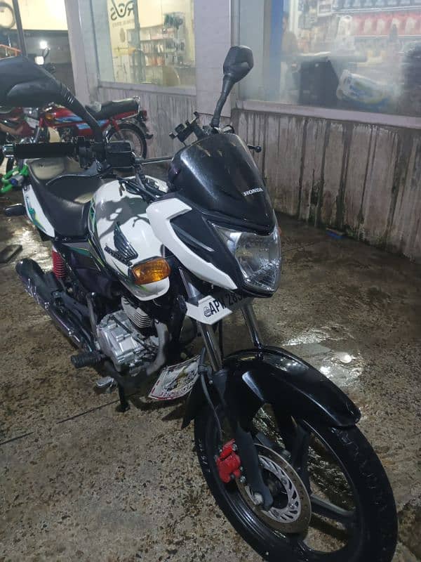 HONDA CB 125F (WHITE COLOR) 4