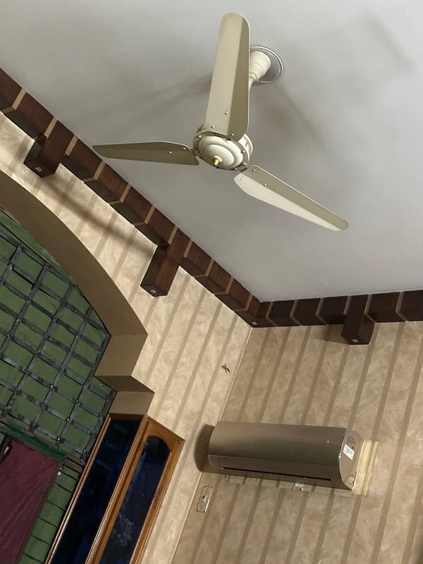 very good condition ceiling fan 2 seasson used 0