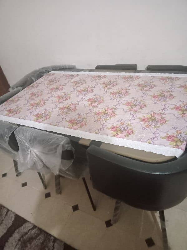 1 month used for sale dinning table 1